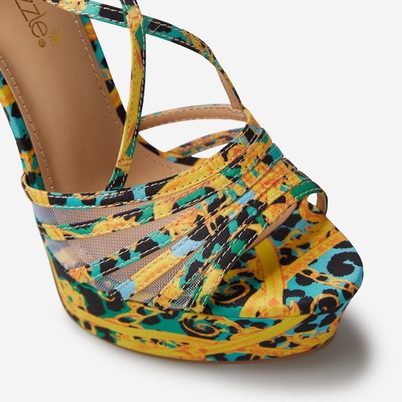 Shoe Dazzle Shoes - Abstract print heeled scandal size 8 1/2